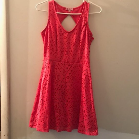 ☀5/10$!!! Sleeveless, Open Back, Laser Cut, Flare Pink Mini Dress - Picture 1 of 9
